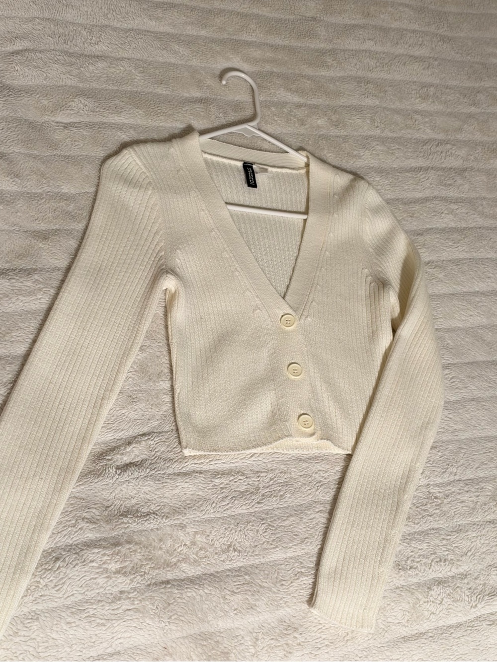 H&M Cream Ribbed V-Neck Button Cardigan - Picture 2 of 3
